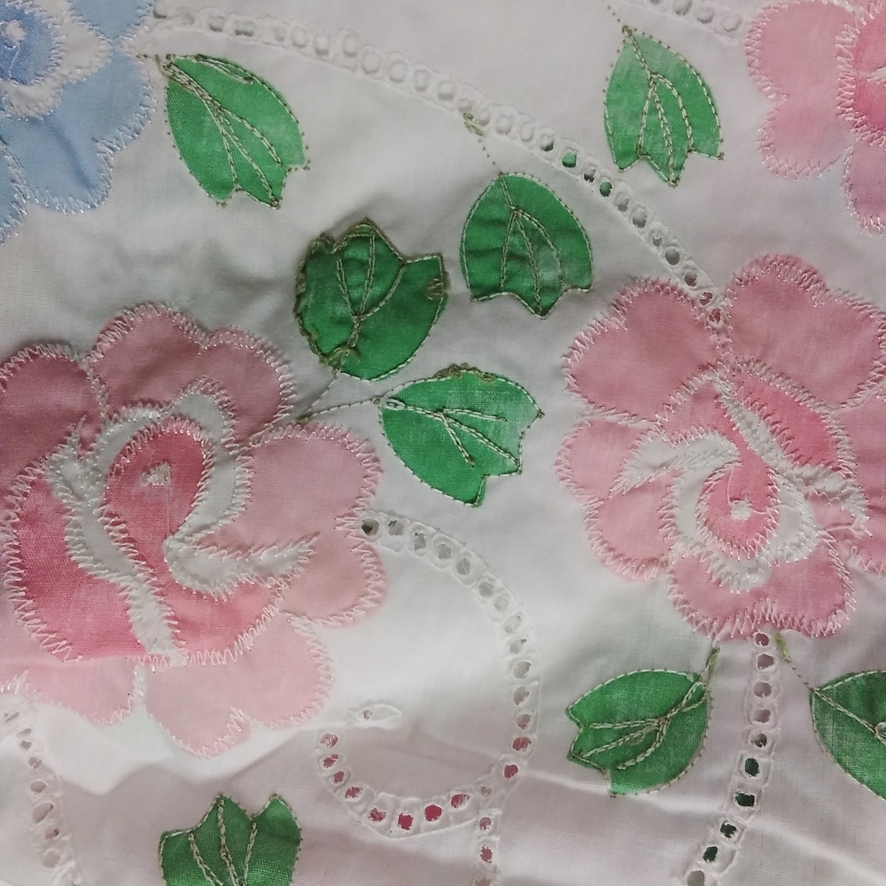 Gorgeous tablecloth and 12 napkins